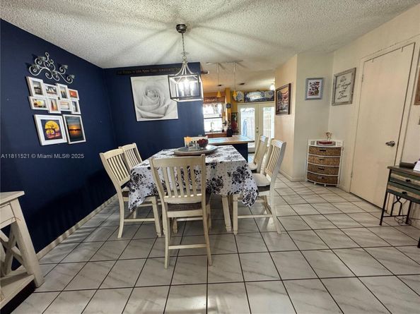 10428 NW 3rd St, Pembroke Pines FL 33026