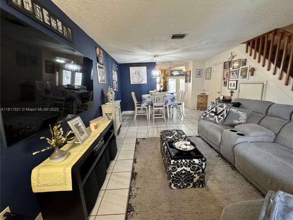 10428 NW 3rd St, Pembroke Pines FL 33026