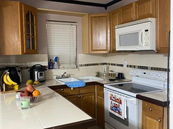 4050 NW 135th St 201, Opa-Locka FL 33054