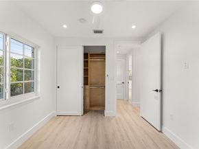 1880 NE 180th St, North Miami Beach FL 33162