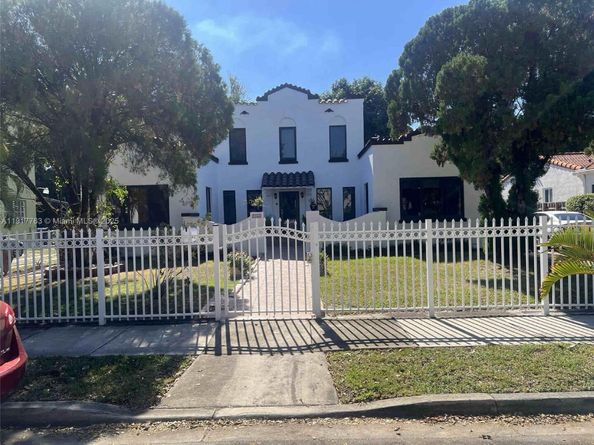 2152 SW 10, Miami FL 33135