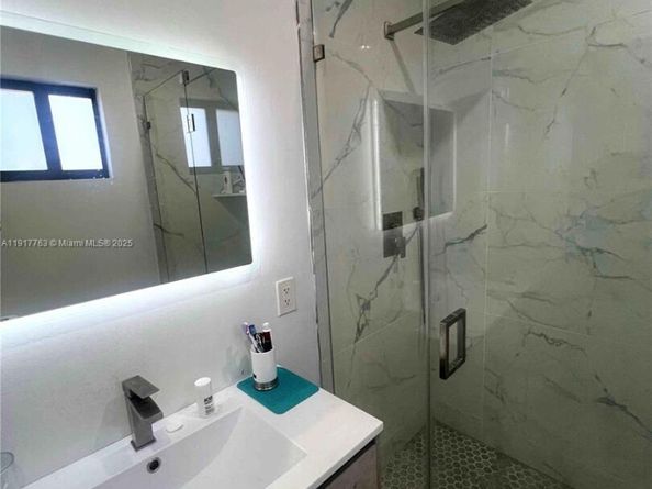 2152 SW 10, Miami FL 33135