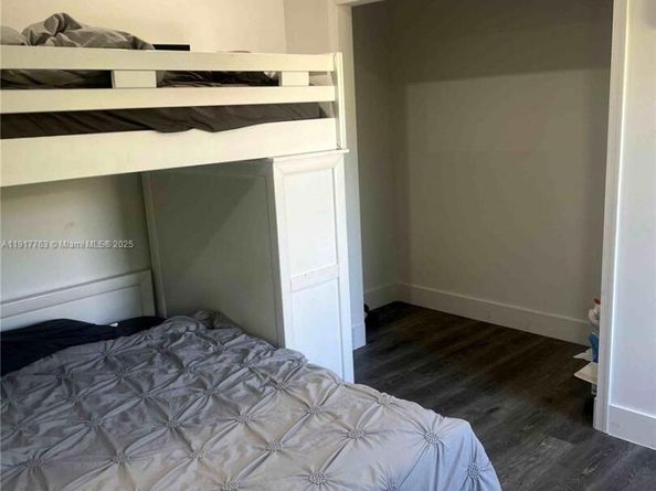 2152 SW 10, Miami FL 33135