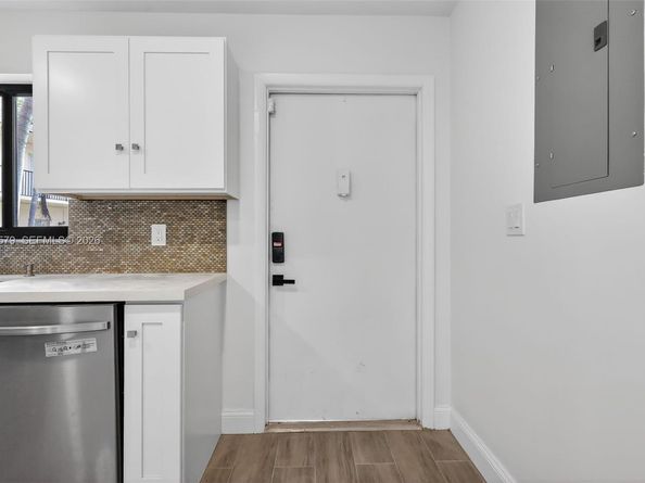 275 Gate Rd 104, Hollywood FL 33024