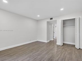 275 Gate Rd 104, Hollywood FL 33024