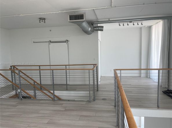 690 SW 1 Ct PHII 19, Miami FL 33130