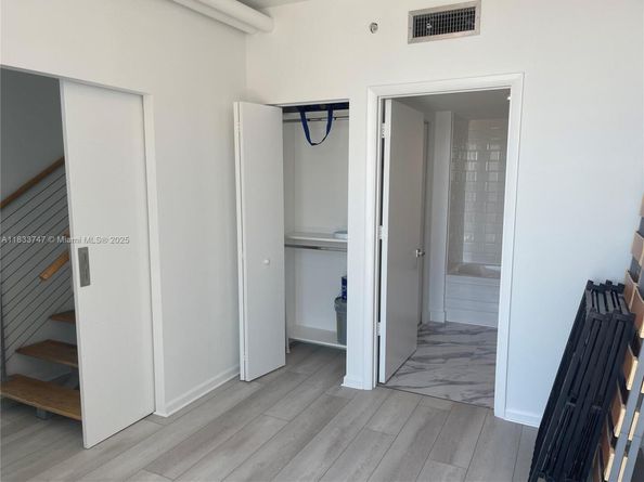 690 SW 1 Ct PHII 19, Miami FL 33130