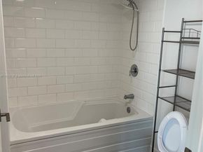 690 SW 1 Ct PHII 19, Miami FL 33130