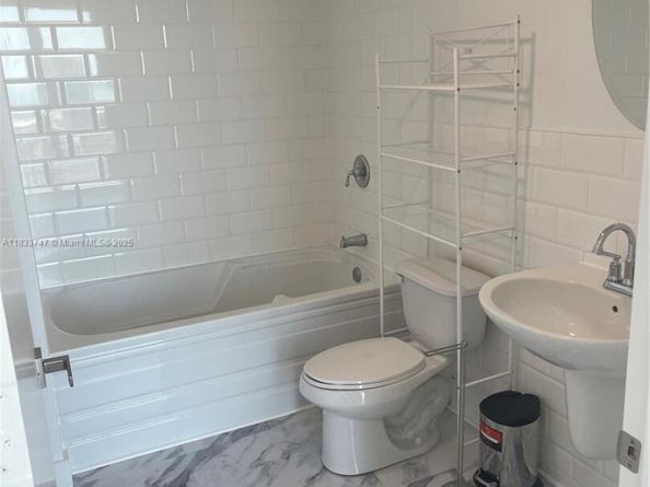 690 SW 1 Ct PHII 19, Miami FL 33130
