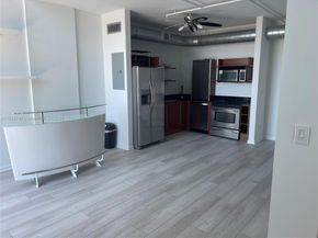 690 SW 1 Ct PHII 19, Miami FL 33130