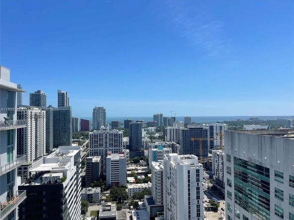 690 SW 1 Ct PHII 19, Miami FL 33130