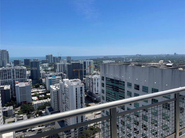 690 SW 1 Ct PHII 19, Miami FL 33130