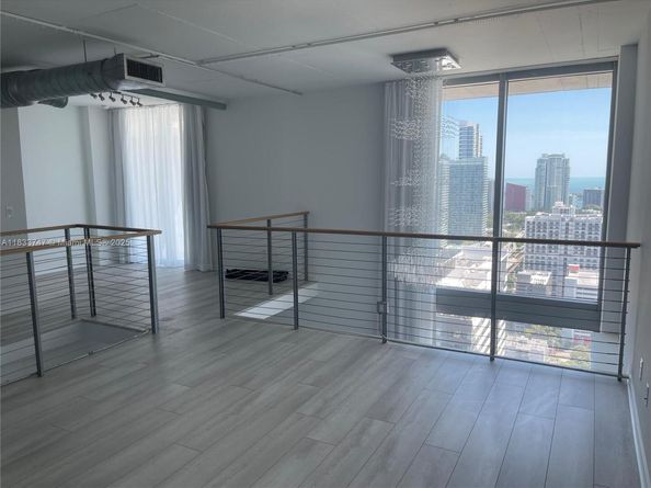 690 SW 1 Ct PHII 19, Miami FL 33130