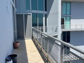 690 SW 1 Ct PHII 19, Miami FL 33130