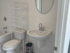 690 SW 1 Ct PHII 19, Miami FL 33130