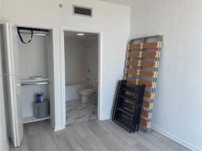 690 SW 1 Ct PHII 19, Miami FL 33130