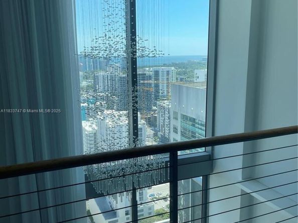 690 SW 1 Ct PHII 19, Miami FL 33130