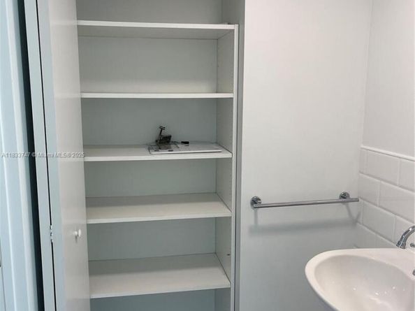 690 SW 1 Ct PHII 19, Miami FL 33130