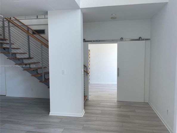690 SW 1 Ct PHII 19, Miami FL 33130