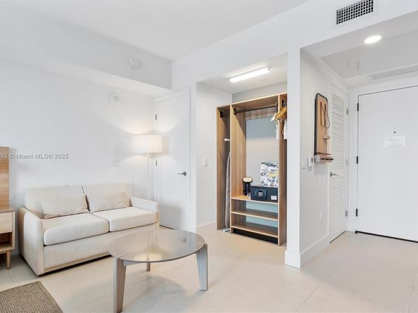 159 NE 6th St 3806, Miami FL 33132