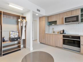 159 NE 6th St 3806, Miami FL 33132