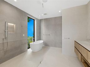 2050 S Hibiscus Dr, North Miami FL 33181