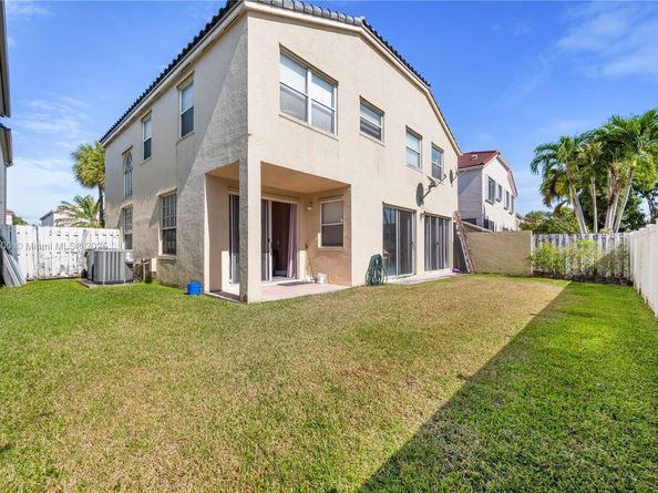 1560 NW 159th Ave, Pembroke Pines FL 33028