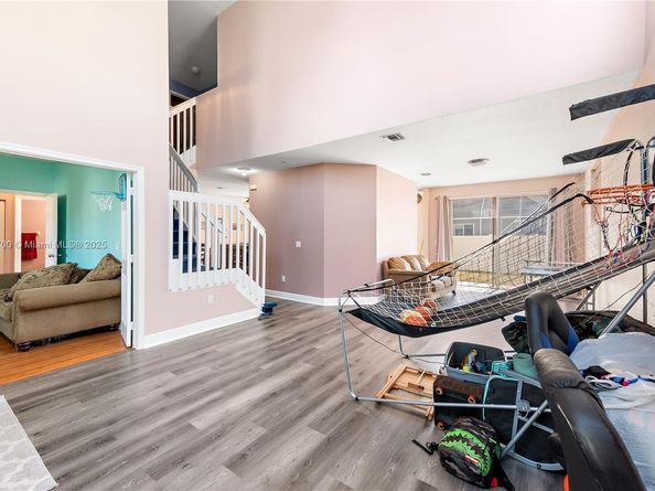 1560 NW 159th Ave, Pembroke Pines FL 33028
