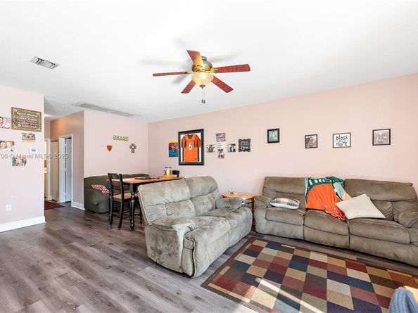 1560 NW 159th Ave, Pembroke Pines FL 33028