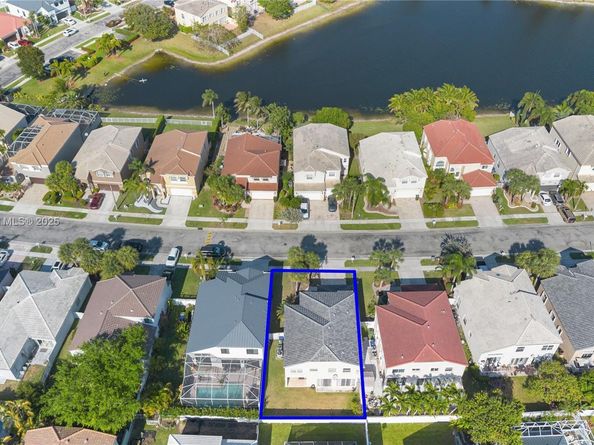 1560 NW 159th Ave, Pembroke Pines FL 33028