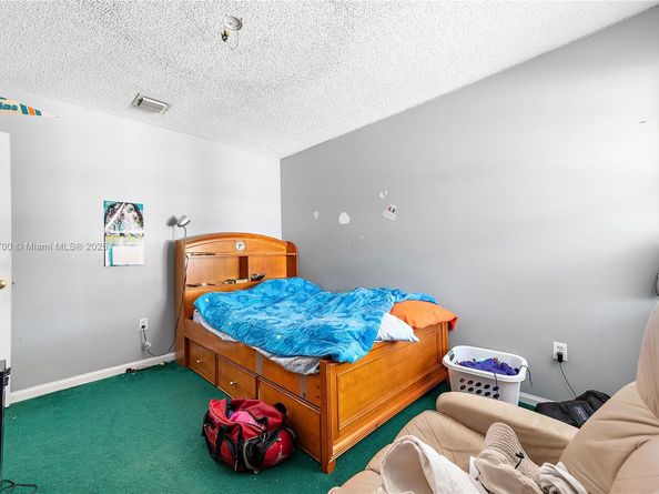 1560 NW 159th Ave, Pembroke Pines FL 33028