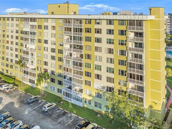 4400 Hillcrest Dr 912B, Hollywood FL 33021