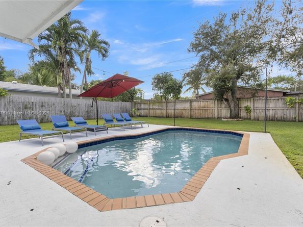 6320 Harding St, Hollywood FL 33024