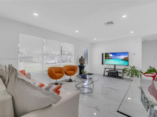 6320 Harding St, Hollywood FL 33024