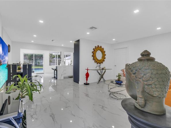 6320 Harding St, Hollywood FL 33024