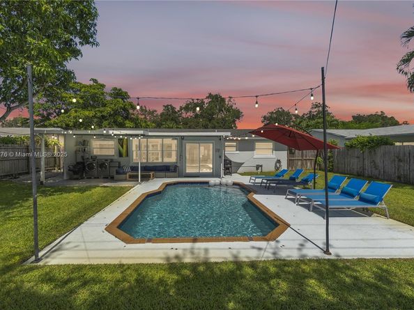 6320 Harding St, Hollywood FL 33024