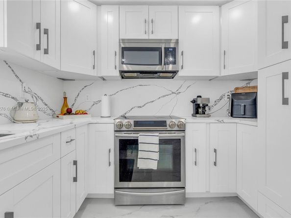 6320 Harding St, Hollywood FL 33024