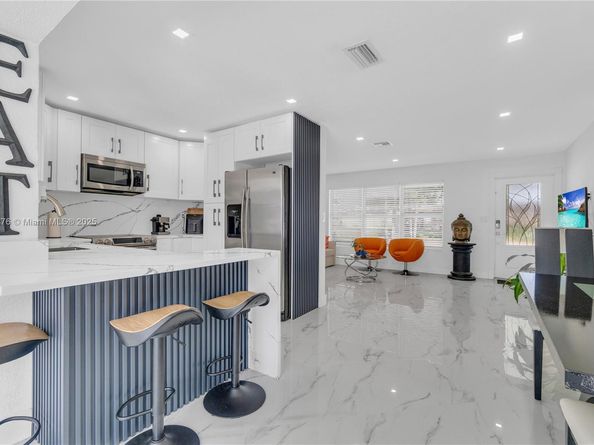 6320 Harding St, Hollywood FL 33024