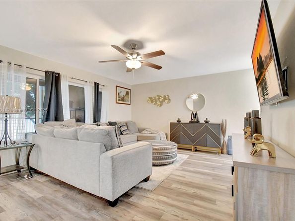 2445 NW 33rd St 1410, Oakland Park FL 33309