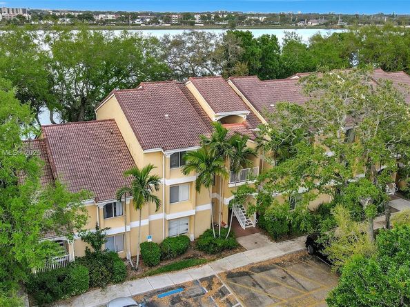 2445 NW 33rd St 1410, Oakland Park FL 33309