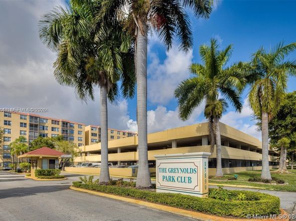 17890 W Dixie 302, Miami FL 33160