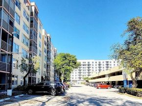 17890 W Dixie 302, Miami FL 33160