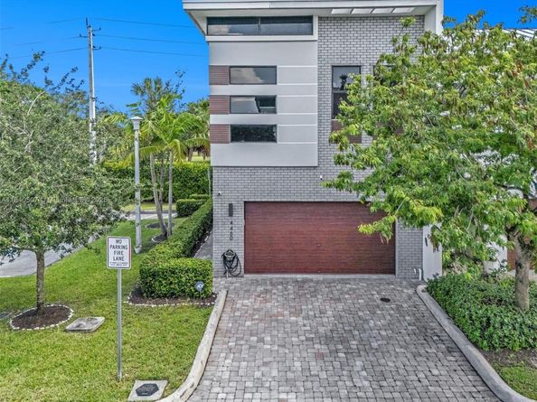 4460 NW 8th Pl, Plantation FL 33317