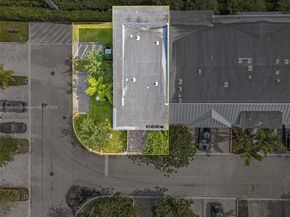 4460 NW 8th Pl, Plantation FL 33317