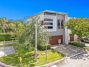 4460 NW 8th Pl, Plantation FL 33317