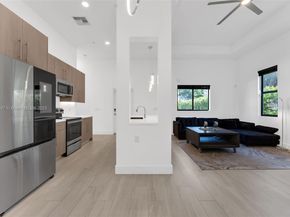 4460 NW 8th Pl, Plantation FL 33317