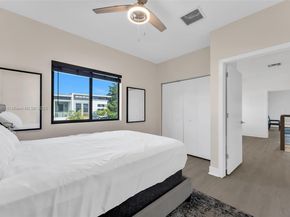 4460 NW 8th Pl, Plantation FL 33317