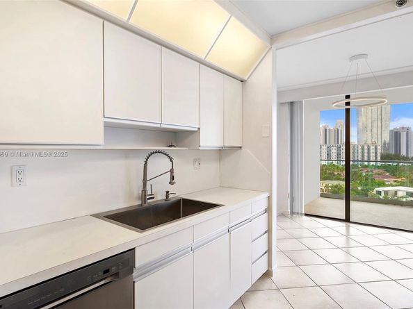 19707 Turnberry Way 14G, Aventura FL 33180