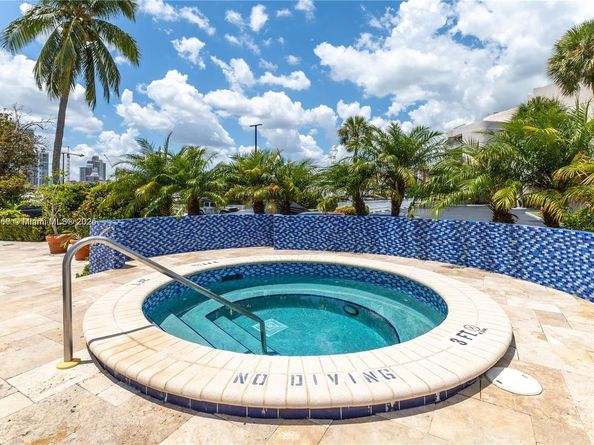 19707 Turnberry Way 14G, Aventura FL 33180