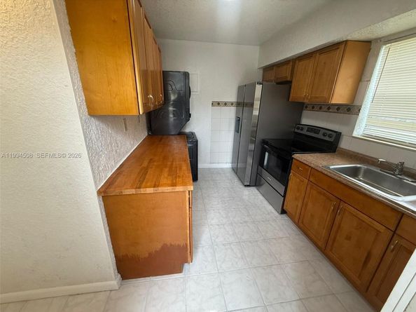 815 Foster Rd, Hallandale Beach FL 33009